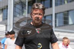 3. Fußball-Liga - Saison 2019/2020 - FC Ingolstadt 04 -  Trainingsauftakt - Cheftrainer Jeff Saibene (FCI) betritt das Trainingsgelände -  Foto: Meyer Jürgen