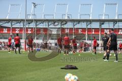 3. Fußball-Liga - Saison 2019/2020 - FC Ingolstadt 04 -  Trainingsauftakt - Die Spieler machen Übungen - Fans - Zuschauer - Foto: Meyer Jürgen