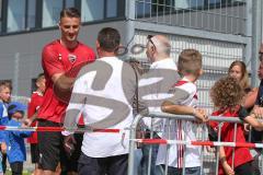 3. Fußball-Liga - Saison 2019/2020 - FC Ingolstadt 04 -  Trainingsauftakt - Stefan Kutschke (30 FCI)  betritt das Trainingsgelände - Foto: Meyer Jürgen