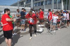 3. Fußball-Liga - Saison 2019/2020 - FC Ingolstadt 04 -  Trainingsauftakt - Die Spieler betreten das Trainingsgelände - Foto: Meyer Jürgen