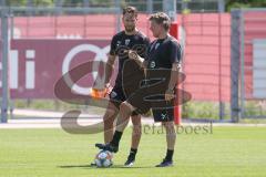 3. Fußball-Liga - Saison 2019/2020 - FC Ingolstadt 04 -  Trainingsauftakt - Cheftrainer Jeff Saibene (FCI) redet mit Mathias Grothe - Foto: Meyer Jürgen