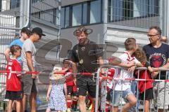 3. Fußball-Liga - Saison 2019/2020 - FC Ingolstadt 04 -  Trainingsauftakt - Cheftrainer Jeff Saibene (FCI) betritt das Trainingsgelände -  Foto: Meyer Jürgen