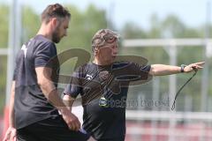 3. Fußball-Liga - Saison 2019/2020 - FC Ingolstadt 04 -  Trainingsauftakt - Cheftrainer Jeff Saibene (FCI) gibt Anweisungen - Foto: Meyer Jürgen