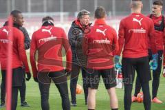 3. Liga - FC Ingolstadt 04 - Trainingsauftakt nach Winterpause - Cheftrainer Jeff Saibene (FCI) mit einer Ansprache