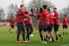 3. Liga - FC Ingolstadt 04 - Trainingsauftakt nach Winterpause - Spaß am Platz Stefan Kutschke (30, FCI) Maximilian Wolfram (8, FCI) Frederic Ananou (2, FCI) Jonatan Kotzke (25 FCI) Robin Krauße (23, FCI) Fatih Kaya (9, FCI)