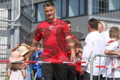 3. Fußball-Liga - Saison 2019/2020 - FC Ingolstadt 04 -  Trainingsauftakt - Stefan Kutschke (30 FCI)  betritt das Trainingsgelände - Foto: Meyer Jürgen