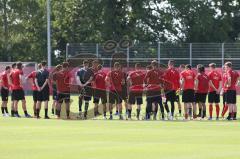 3. Fußball-Liga - Saison 2019/2020 - FC Ingolstadt 04 -  Trainingsauftakt - Die Mannschaft bildet einen Kreis - Foto: Meyer Jürgen