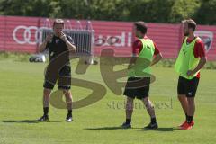 3. Fußball-Liga - Saison 2019/2020 - FC Ingolstadt 04 -  Trainingsauftakt - Cheftrainer Jeff Saibene (FCI)  gibt Anweisungen - Foto: Meyer Jürgen