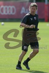 3. Fußball-Liga - Saison 2019/2020 - FC Ingolstadt 04 -  Trainingsauftakt - Cheftrainer Jeff Saibene (FCI) läuft - Foto: Meyer Jürgen