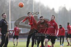 Im Bild: Carsten Rump (Co-Trainer FC Ingolstadt) mit Maximilian Wolfram (#8 FC Ingolstadt) und Marcel Gaus (#19 FC Ingolstadt)

Fussball - 3. Bundesliga - Ingolstadt - Saison 2019/2020 - Trainingsauftakt -  Foto: Ralf Lüger