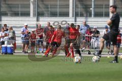 3. Fußball-Liga - Saison 2019/2020 - FC Ingolstadt 04 -  Trainingsauftakt - Die Spieler machen Übungen - Fans - Zuschauer - Foto: Meyer Jürgen