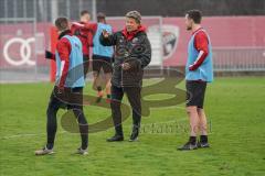 3. Liga - FC Ingolstadt 04 - Trainingsauftakt nach Winterpause - Anweisungen Cheftrainer Jeff Saibene (FCI) Peter Kurzweg (16, FCI)