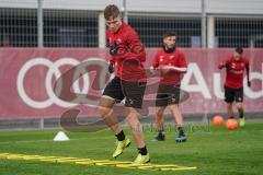 3. Liga - FC Ingolstadt 04 - Trainingsauftakt nach Winterpause - Gabriel Weiß (32, FC) Robin Krauße (23, FCI)