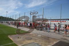 3. Fußball-Liga - Saison 2019/2020 - FC Ingolstadt 04 -  Trainingsauftakt - Fans als Zuschauer beim ersten Training - Foto: Meyer Jürgen