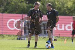 3. Fußball-Liga - Saison 2019/2020 - FC Ingolstadt 04 -  Trainingsauftakt - Cheftrainer Jeff Saibene (FCI)  spricht mit Fitnesstrainer Jörg Mikoleit (FCI)  - Foto: Meyer Jürgen