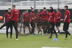 Im Bild: Michael Heinloth (#17 FC Ingolstadt) Fatih Kaya (#9 FC Ingolstadt) Kotzke Jonathan (#25 FC Ingolstadt)

Fussball - 3. Bundesliga - Ingolstadt - Saison 2019/2020 - Trainingsauftakt -  Foto: Ralf Lüger
