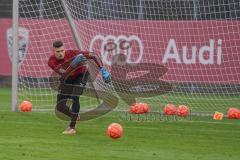 3. Liga - FC Ingolstadt 04 - Trainingsauftakt nach Winterpause - Torwart Fabijan Buntic (24, FCI)