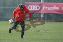 3. Liga - FC Ingolstadt 04 - Wintertrainingslager Spanien - Testspiel - Kaa Gent - 2:3 - Cheftrainer Jeff Saibene (FCI) spielt mit dem Ball