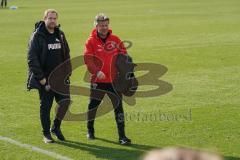 3. Liga - FC Ingolstadt 04 - Wintertrainingslager Spanien - Testspiel - Kaa Gent - 2:3 - Spiel ist aus, Technischer Direktor Florian Zehe (FC) und Cheftrainer Jeff Saibene (FCI) gut gelaunt Gespräch zufrieden