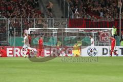 DFB Pokal - Fußball - FC Ingolstadt 04 - 1. FC Nürnberg - Tor für Nürnberg, Torwart Fabijan Buntic (24, FCI) am Boden