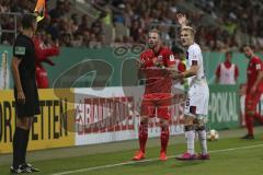 Im Bild: Maximilian Beister (#10 FC Ingolstadt) und Tim Handwerker (#6 FC Nürnberg) reden mit dem linienrichter

Fussball - DFB Pokal - Ingolstadt - Saison 2019/2020 - FC Ingolstadt 04 - 1. FC Nürnberg- 09.08.2019 -  Foto: Ralf Lüger/rsp-sport.de