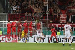 DFB Pokal - Fußball - FC Ingolstadt 04 - 1. FC Nürnberg - Freistoß, Geis Johannes (1. FCN, 5) Thomas Keller (27, FCI) Maximilian Thalhammer (18, FCI) Stefan Kutschke (30, FCI) Björn Paulsen (4, FCI) Marcel Gaus (19, FCI) Fatih Kaya (9, FCI) Torwart Fabija