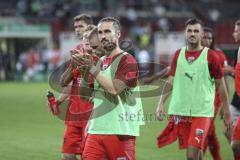 Im Bild: Kotzke Jonathan (#25 FC Ingolstadt) bedankt sich bei den Fans für die Untersützung

Fussball - DFB Pokal - Ingolstadt - Saison 2019/2020 - FC Ingolstadt 04 - 1. FC Nürnberg- 09.08.2019 -  Foto: Ralf Lüger/rsp-sport.de