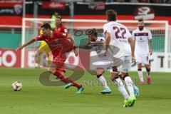 DFB Pokal - Fußball - FC Ingolstadt 04 - 1. FC Nürnberg - Maximilian Thalhammer (18, FCI) und hinten hält Iuri Medeiros (1. FCN, 40)