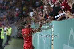 Im Bild: Fatih Kaya (#9 FC Ingolstadt) bedankt sich bei den Fans für die Untersützung

Fussball - DFB Pokal - Ingolstadt - Saison 2019/2020 - FC Ingolstadt 04 - 1. FC Nürnberg- 09.08.2019 -  Foto: Ralf Lüger/rsp-sport.de