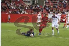 Im Bild: Andreas Lukse (#30 FC Nürnberg) hat den Ball vor Bjørn Paulsen (#4 FC Ingolstadt)

Fussball - DFB Pokal - Ingolstadt - Saison 2019/2020 - FC Ingolstadt 04 - 1. FC Nürnberg- 09.08.2019 -  Foto: Ralf Lüger/rsp-sport.de