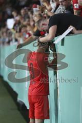 Im Bild: Fatih Kaya (#9 FC Ingolstadt) bedankt sich bei den Fans für die Untersützung - er weint und verbirgt sein Gesicht

Fussball - DFB Pokal - Ingolstadt - Saison 2019/2020 - FC Ingolstadt 04 - 1. FC Nürnberg- 09.08.2019 -  Foto: Ralf Lüger/rsp-spor