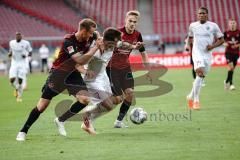 Relegation - 1. FC Nürnberg - FC Ingolstadt 04 - Dennis Eckert Ayensa (7, FCI) kommt nicht durch Handwerker Tim (1. FCN, 6) Sörensen Asger (1. FCN, 4)