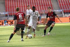 Relegation - 1. FC Nürnberg - FC Ingolstadt 04 - Frederic Ananou (2, FCI) Handwerker Tim (1. FCN, 6) Nürnberger Fabian (1. FCN, 15)