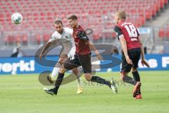 Relegation - 1. FC Nürnberg - FC Ingolstadt 04 - Flanke Robin Krauße (23, FCI) Behrens Hanno (1. FCN, 18)