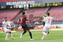 Relegation - 1. FC Nürnberg - FC Ingolstadt 04 - Mavropanos Konstantinos (3 FCN) stört Fatih Kaya (9, FCI) Dennis Eckert Ayensa (7, FCI)