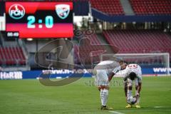 Relegation - 1. FC Nürnberg - FC Ingolstadt 04 - Freistoß Absprache Marcel Gaus (19, FCI) Robin Krauße (23, FCI)