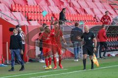 Relegation - FC Ingolstadt 04 - 1. FC Nürnberg - Spiel ist aus, Nürnberg bleibt zweite Liga, Ingolstadt in der 3. Liga, 3:1, Cheftrainer Tomas Oral (FCI) Robin Krauße (23, FCI) Stefan Kutschke (30, FCI) schimpfen zum Schiedsrichter