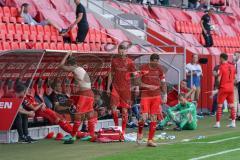 Relegation - FC Ingolstadt 04 - 1. FC Nürnberg - Spiel ist aus, Nürnberg bleibt zweite Liga, Ingolstadt in der 3. Liga, 3:1, enttäuschte Ingolstädter an der Bank, Thomas Keller (27, FCI) Marcel Gaus (19, FCI) Stefan Kutschke (30, FCI) Marcel Gaus (19, FCI