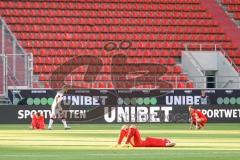 Relegation - FC Ingolstadt 04 - 1. FC Nürnberg - Spiel ist aus, Nürnberg bleibt zweite Liga, Ingolstadt in der 3. Liga, 3:1, Ingolstädter am Boden