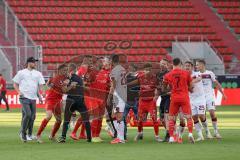 Relegation - FC Ingolstadt 04 - 1. FC Nürnberg - Spiel ist aus, Nürnberg bleibt zweite Liga, Ingolstadt in der 3. Liga, 3:1, Stefan Kutschke (30, FCI) im Streit mit Mühl Lukas (1. FCN, 28) Fatih Kaya (9, FCI) Cheftrainer Tomas Oral (FCI) schlichtet, Denni