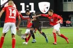 3. Liga - 1. FC Kaiserslautern - FC Ingolstadt 04 - Thomas Keller (27, FCI) wird gehalten