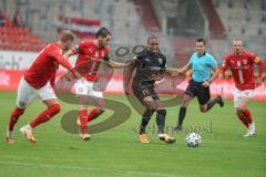 3. Liga - Hallescher FC - FC Ingolstadt 04 - Caniggia Ginola Elva (14, FCI) rechts Titsch Rivero Marcel (26 Halle)