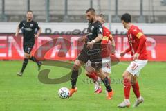 3. Liga - Hallescher FC - FC Ingolstadt 04 - Robin Krauße (23, FCI) vor Titsch Rivero Marcel (26 Halle)