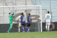 3. Liga - 1. FC Saarbrücken - FC Ingolstadt 04 - Torwart Fabijan Buntic (24, FCI) hält sicher Gouras Minos (28 SB) Jacob Sebastian (24 SB) Nico Antonitsch (5, FCI) Thomas Keller (27, FCI)