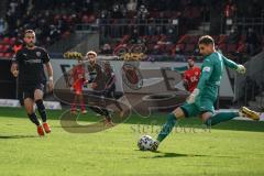 3. Liga - FC Viktoria Köln - FC Ingolstadt 04 - Fatih Kaya (9, FCI) kommt zu späat, Torwart Mielitz Sebastian (1 Köln) hält
