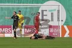 3. Liga - FC Viktoria Köln - FC Ingolstadt 04 - Dominik Franke (3 FCI) liegt verletzt am Boden, Marcel Gaus (19, FCI) Bunjaku Albert (12 Köln) Torwart Fabijan Buntic (24, FCI)