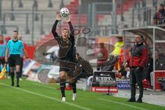 3. Liga - Hallescher FC - FC Ingolstadt 04 - Einwurf Dominik Franke (3 FCI) Cheftrainer Tomas Oral (FCI)