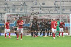 3. Liga - Hallescher FC - FC Ingolstadt 04 - Spiel ist aus. Sieg Ingolstadt 0:2, fallen sich in de Arme Torwart Fabijan Buntic (24, FCI) Caniggia Ginola Elva (14, FCI) #fc23