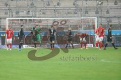 3. Liga - Hallescher FC - FC Ingolstadt 04 - Spiel ist aus. Sieg Ingolstadt 0:2, fallen sich in de Arme Torwart Fabijan Buntic (24, FCI) Caniggia Ginola Elva (14, FCI) #fc23