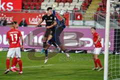 3. Liga - 1. FC Kaiserslautern - FC Ingolstadt 04 - Thomas Keller (27, FCI) überwindet Torwart Spahic Avdo (1 FCK) Tor, nicht gültig